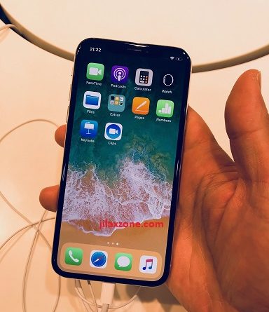 hands on iPhone X jilaxzone.com